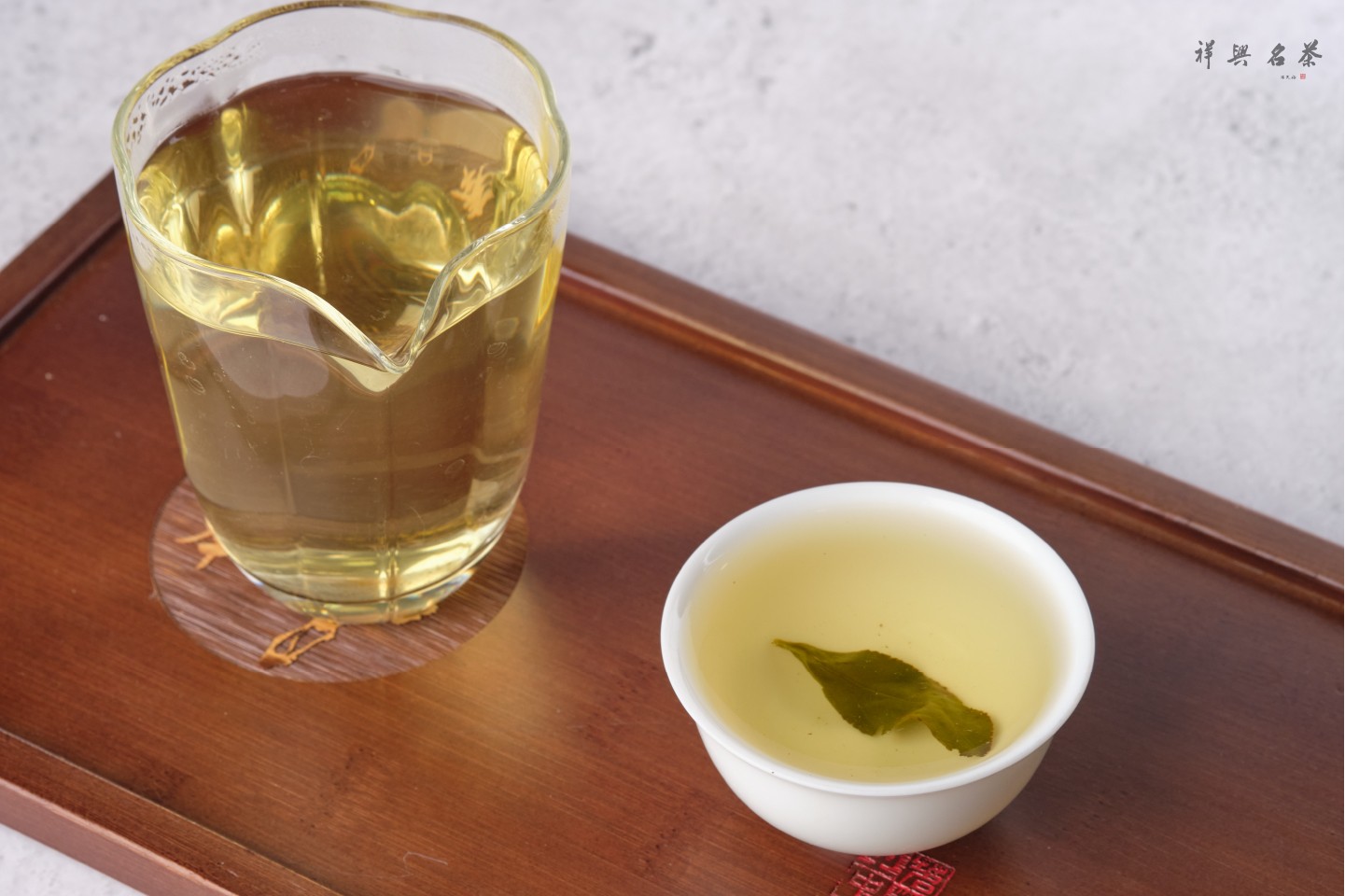 蜜黃色茶湯